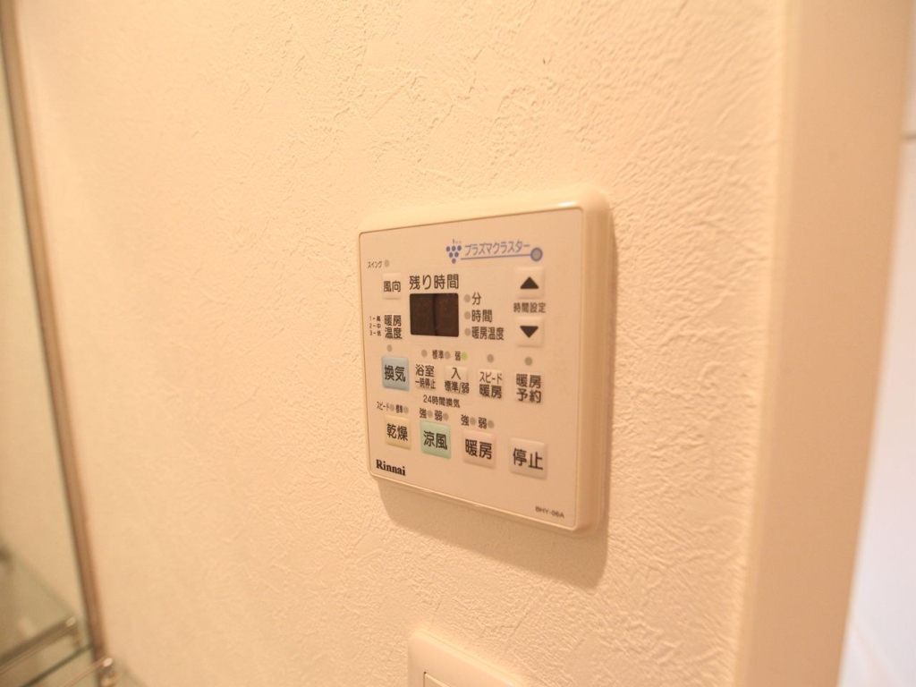 その他設備　浴室暖房乾燥機付き