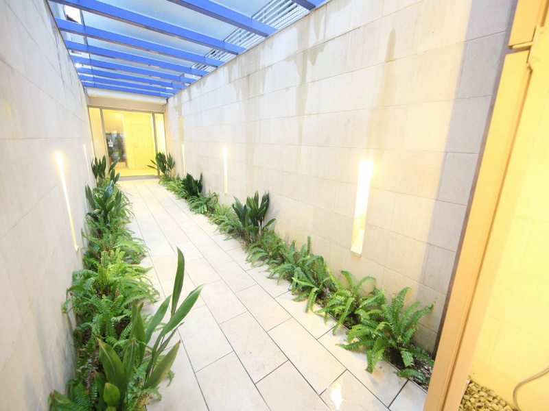 エントランス　エントランス　オートロック　防犯カメラ　宅配ＢＯＸ