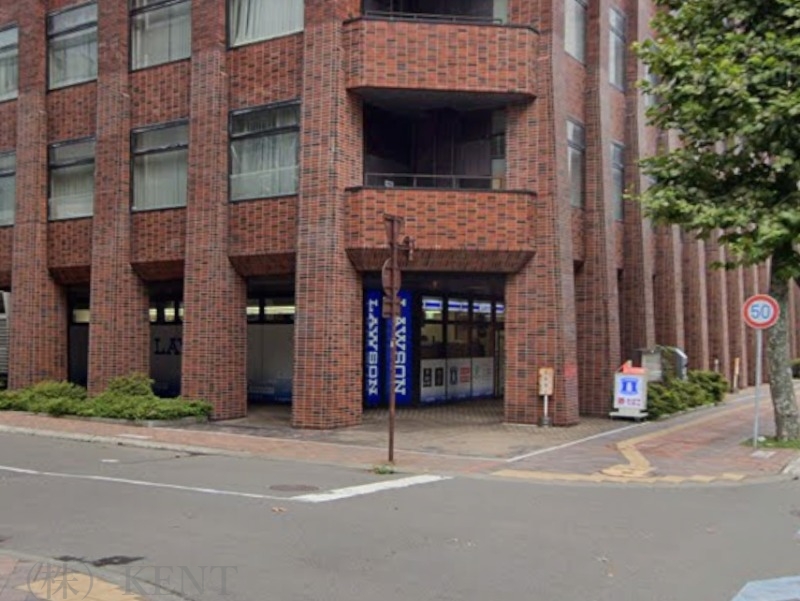 コンビニ　ローソン北海道庁別館店（コンビニ）まで121m