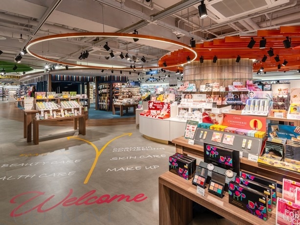 ドラックストア　アインズ＆トルペ札幌国際ビル店（ドラッグストア）まで579m