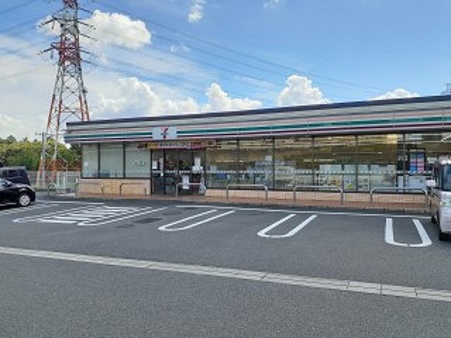 コンビニ　セブンイレブン（コンビニ）まで600m