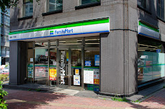 コンビニ　ファミリーマート 湯島一丁目店（コンビニ）まで328m