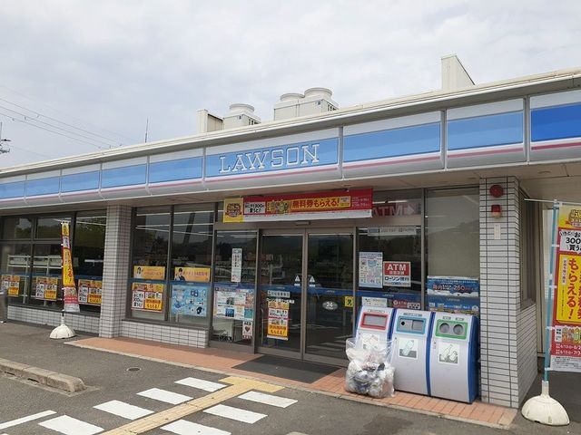コンビニ　ローソン様（コンビニ）まで700m