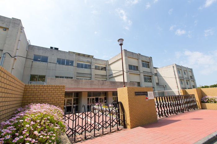 小学校　高谷小学校（小学校）まで358m