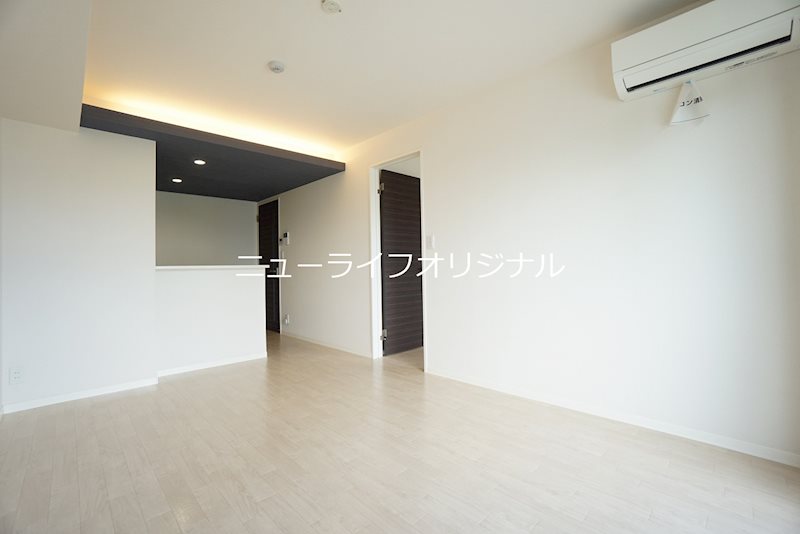 居室・リビング　間接照明つき11.9帖のリビング