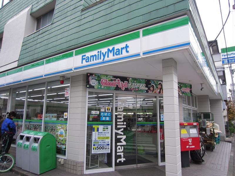 コンビニ　ファミリーマート（コンビニ）まで671m