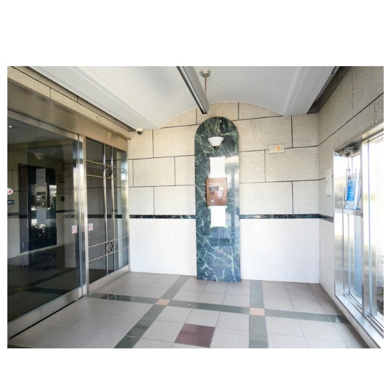 エントランス　安心のオートロック付き