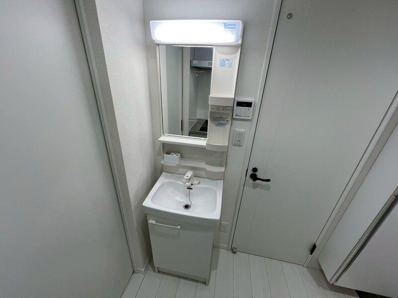 洗面設備　■収納＆鏡付き独立洗面台♪