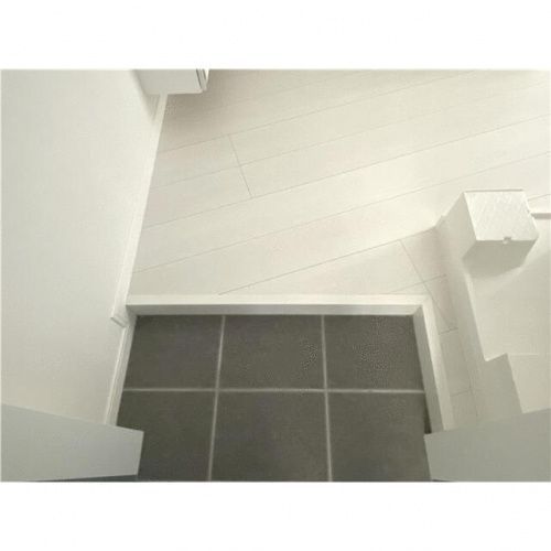 玄関　■モニタ付インターホン付き玄関■室内洗濯機置き場