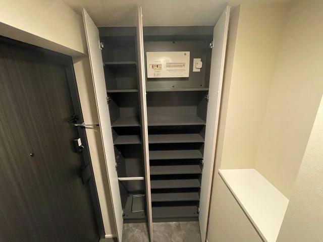 玄関　シューズボックス