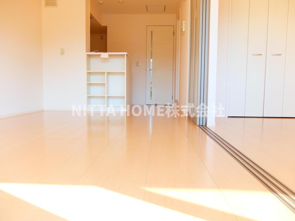 居室・リビング　リビングにはカウンターキッチンが付いています♪