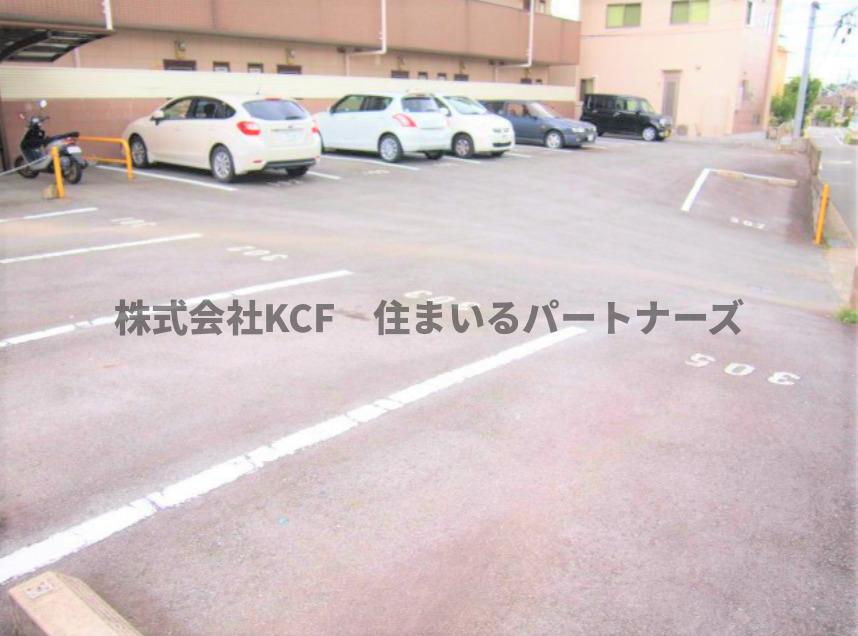 駐車場　車をお持ちの方に嬉しい駐車場付きの物件です