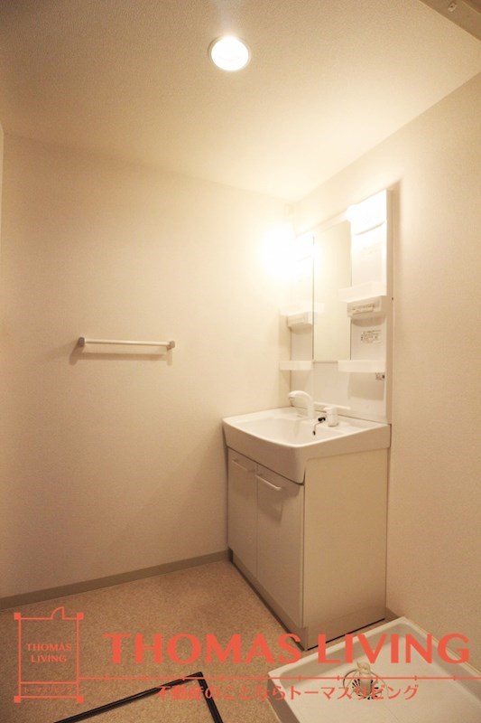 洗面設備　実際の写真を準備中の為、同じ建物の別室写真です。参考下さい。