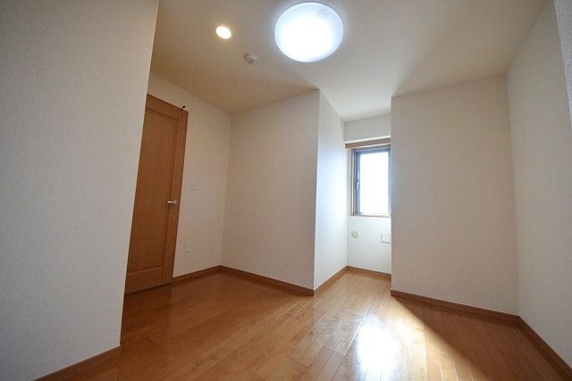 その他設備　★5.8帖の洋室・きれいなフローリングのお部屋です★