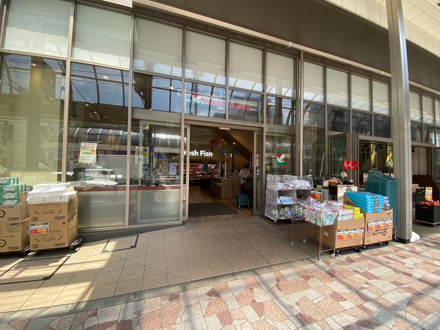 スーパー　ヨークフーズ千住店（スーパー）まで619m