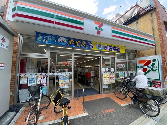 コンビニ　セブンイレブン足立千住4丁目店（コンビニ）まで392m