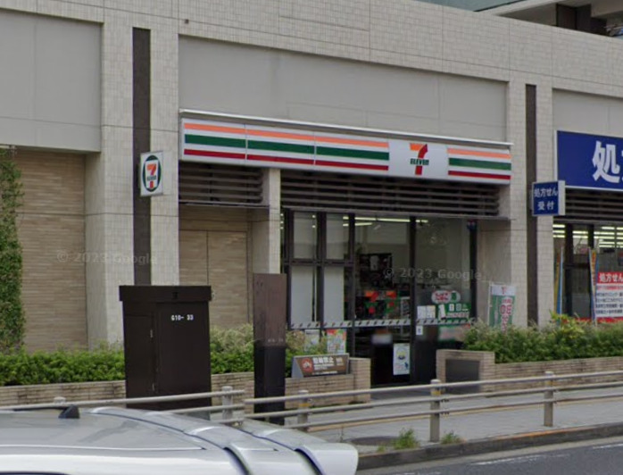 コンビニ　セブンイレブン（コンビニ）まで493m