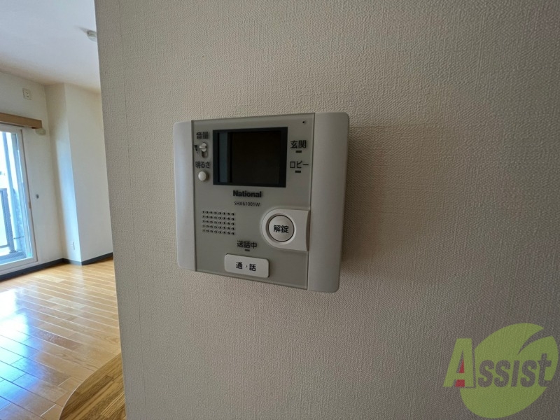 セキュリティ　ＴＶモニター付インターホンです。来客者の顔が見えるので安心！