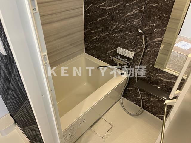 バス・シャワールーム　落ち着いた空間のお風呂です