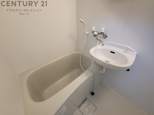 洗面設備　浴室内に洗面台付き！