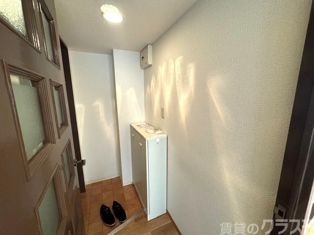 玄関　玄関を一歩入ると・・・こんな感じです。