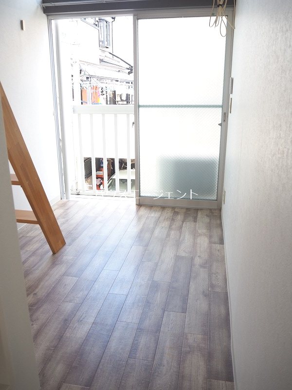 居室・リビング　内装も綺麗です。