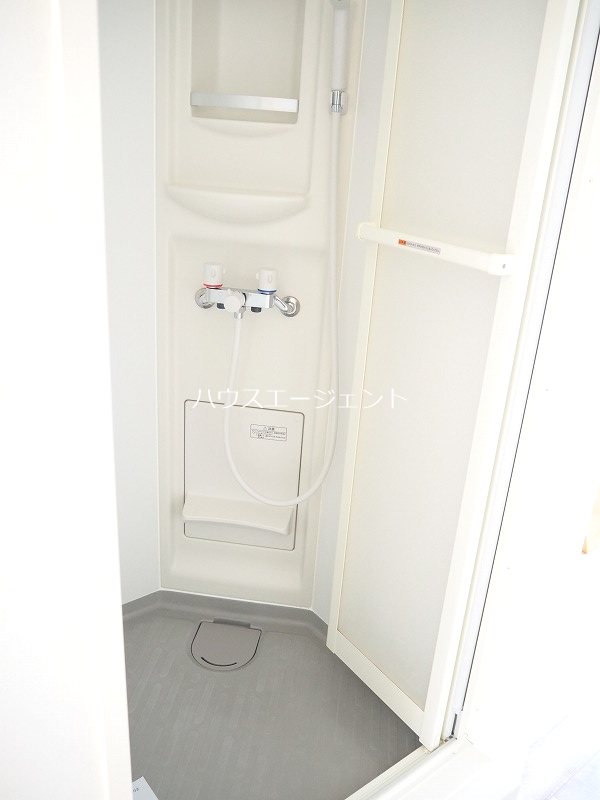 バス・シャワールーム　お手入れの楽なシャワールームです。