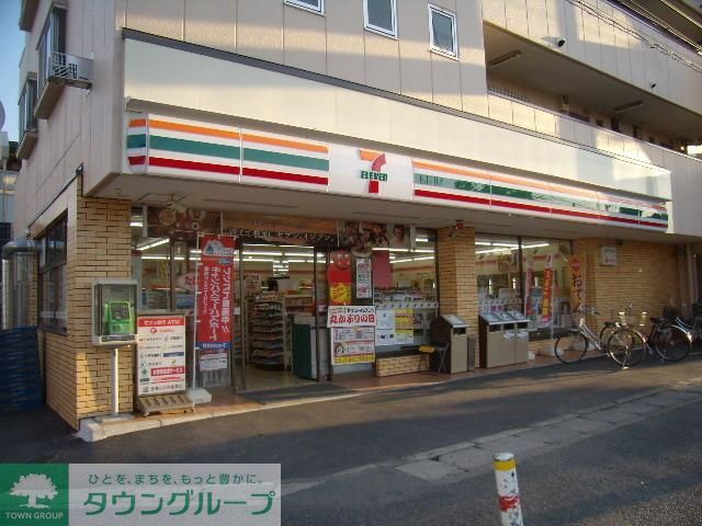 コンビニ　セブンイレブン（コンビニ）まで740m