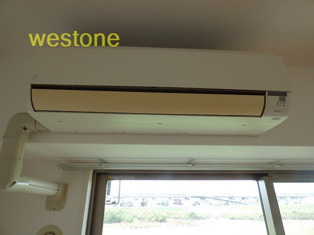 その他設備　リビングにエアコン1基付き