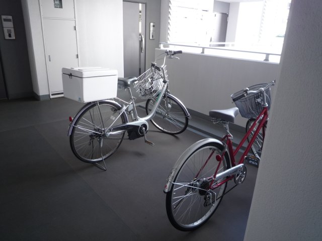 その他共有部分　自転車駐輪場（無料）　各フロアに駐輪スペースあり