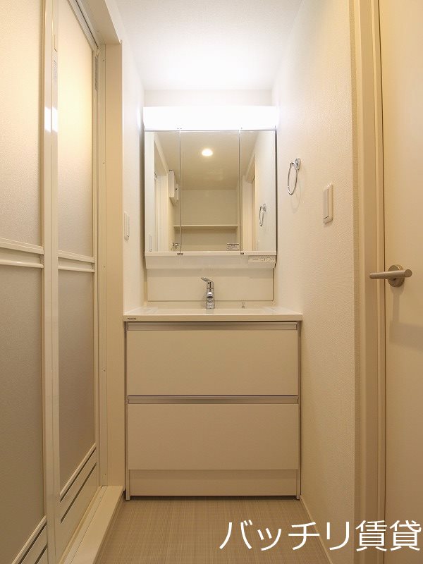 洗面設備　別号室タイプの為、現状を優先致します。