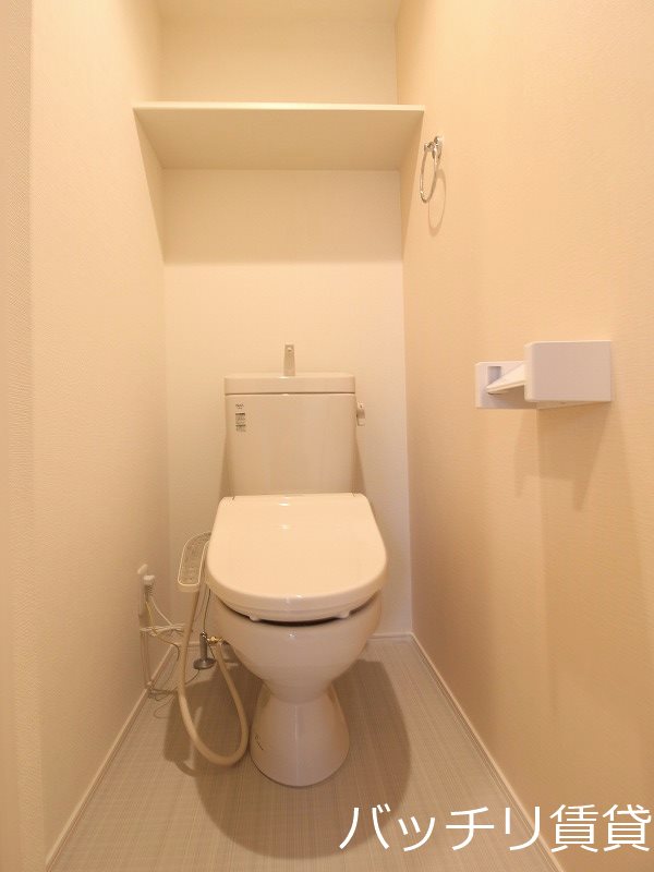 トイレ　別号室タイプの為、現状を優先致します。