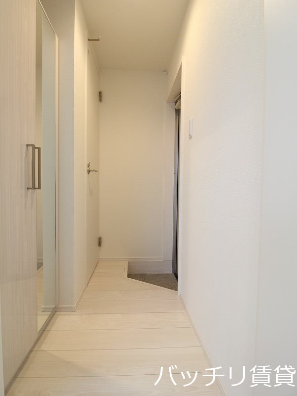 玄関　別号室タイプの為、現状を優先致します。