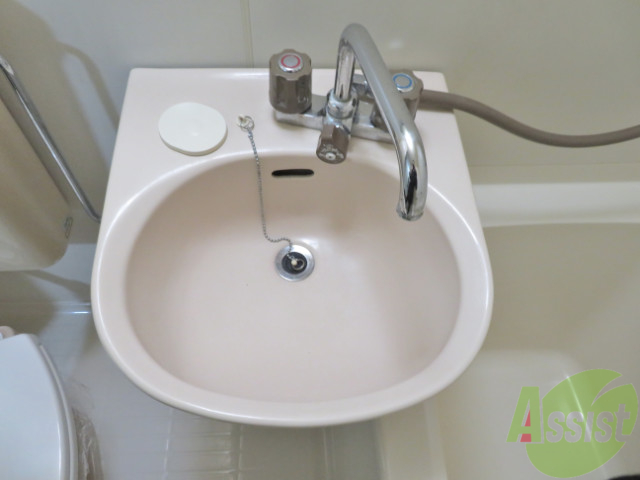 洗面設備　洗面台。朝の身支度はここでばっちり決めましょう。