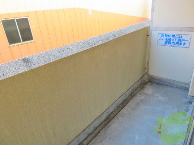 バルコニー　バルコニーは幅があり、広い印象を受けました。