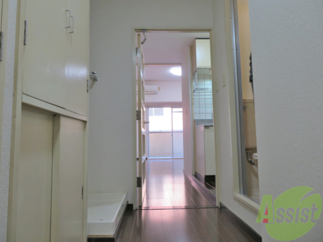 玄関　玄関の様子です。明るい印象ですね。気分もあがりそう。