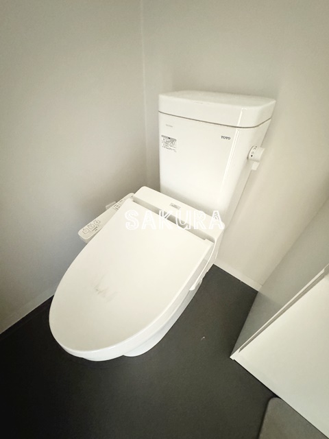 トイレ　嬉しい温水洗浄便座♪