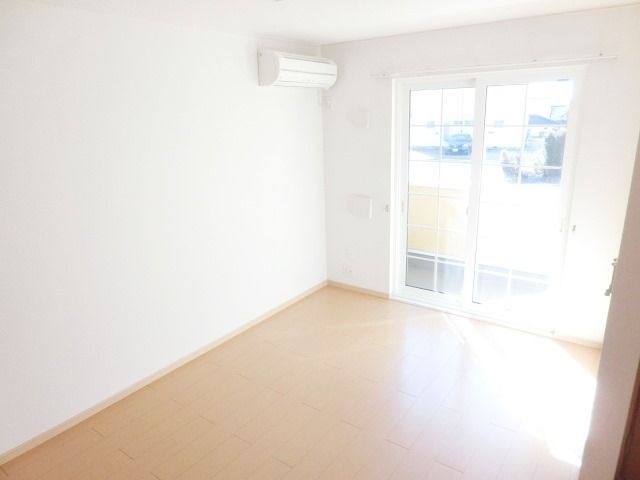 居室・リビング　明るいお部屋です