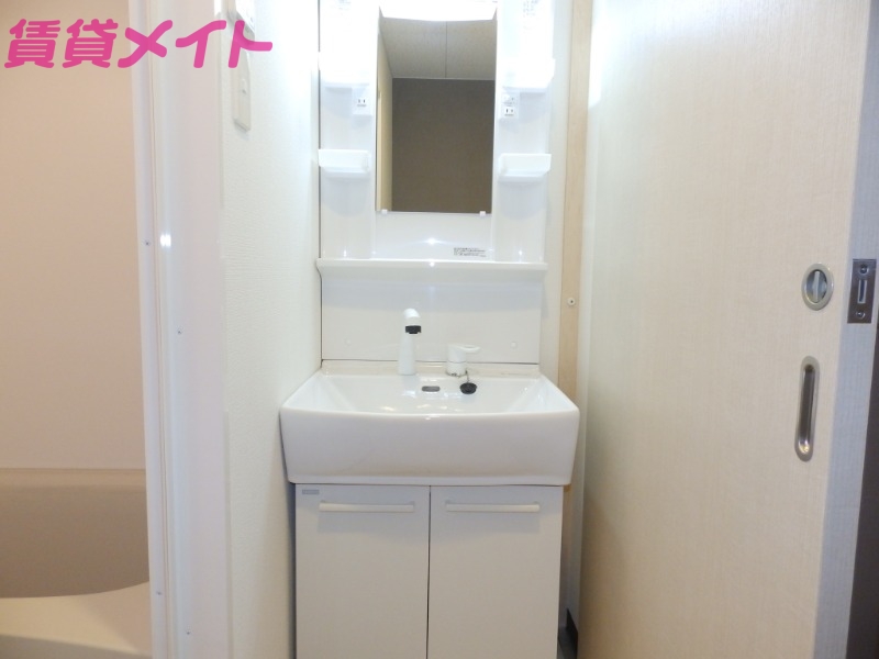 洗面設備　同型参考写真