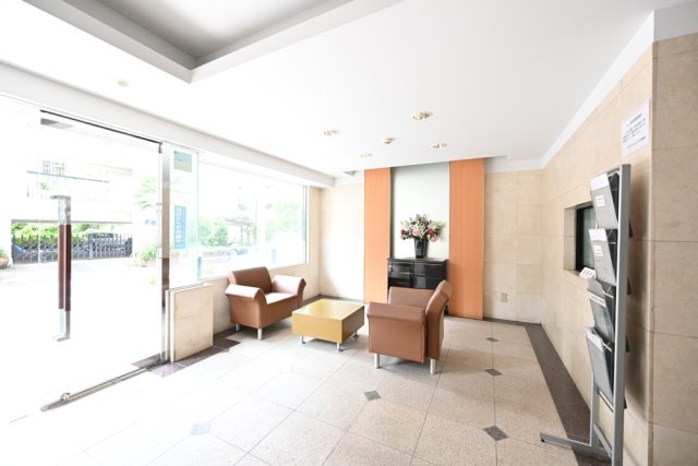 エントランス　ゆとりのあるエントランスです