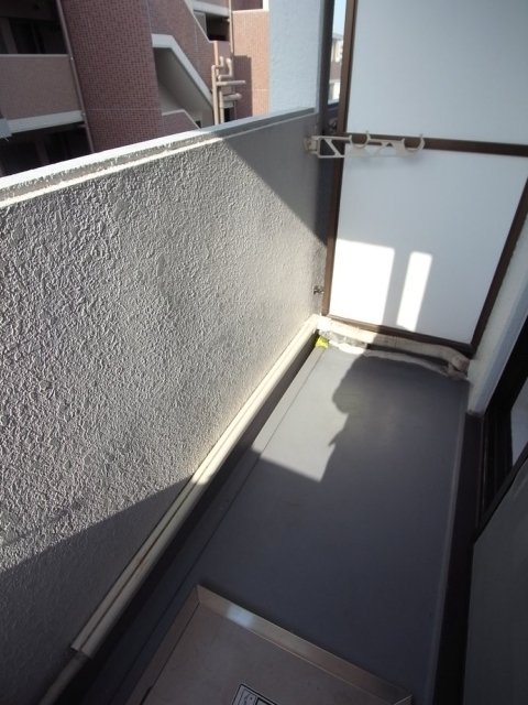 バルコニー　バルコニーからの眺めを楽しみながら食事をしませんか