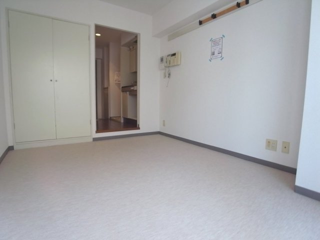 居室・リビング　個人の部屋や寝室として使える洋室です