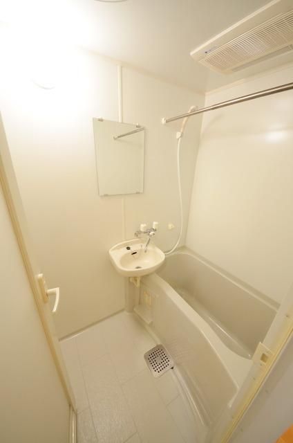 バス・シャワールーム　★便利な浴室乾燥付いてます★