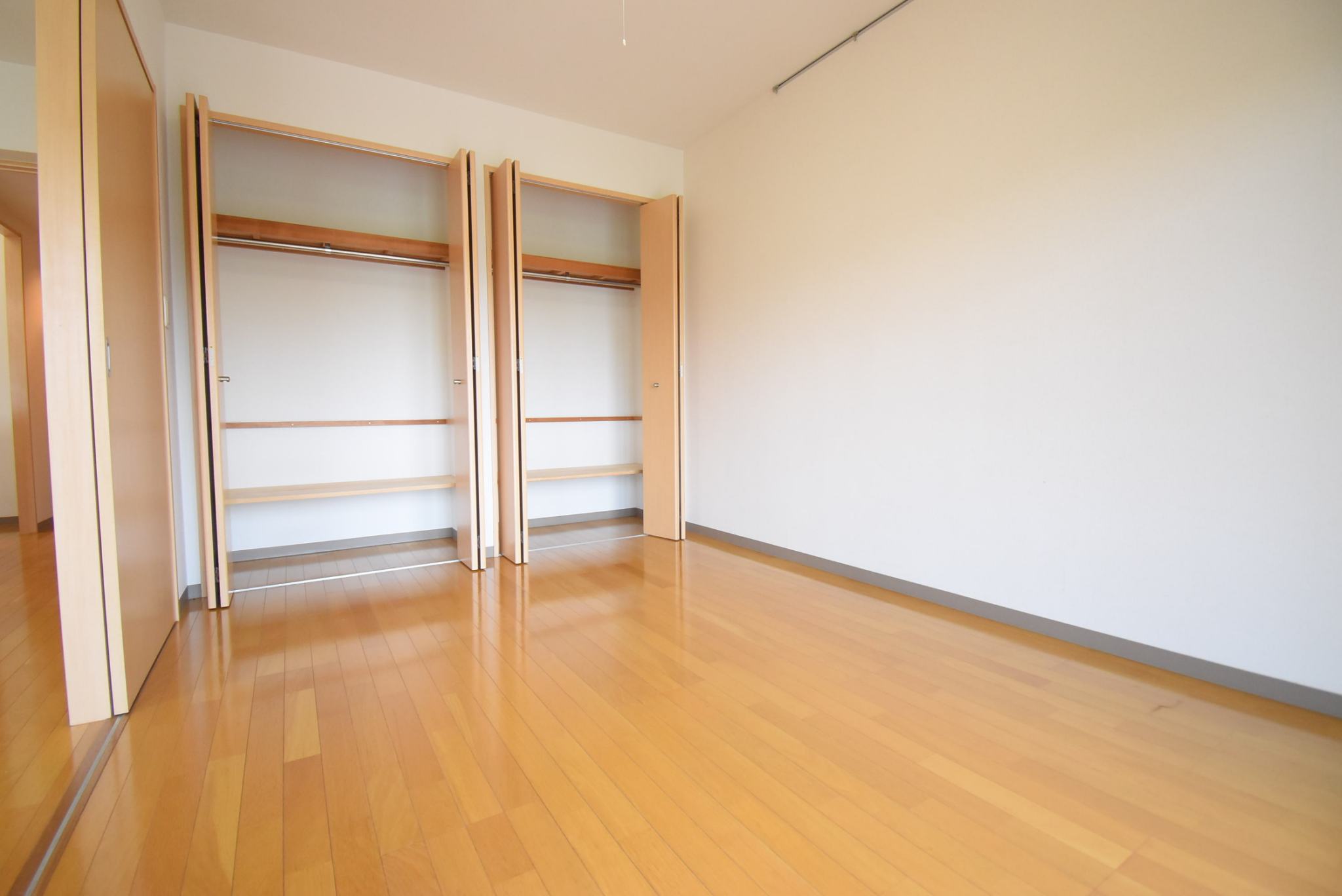 居室・リビング　別号室のお写真を使用しております。