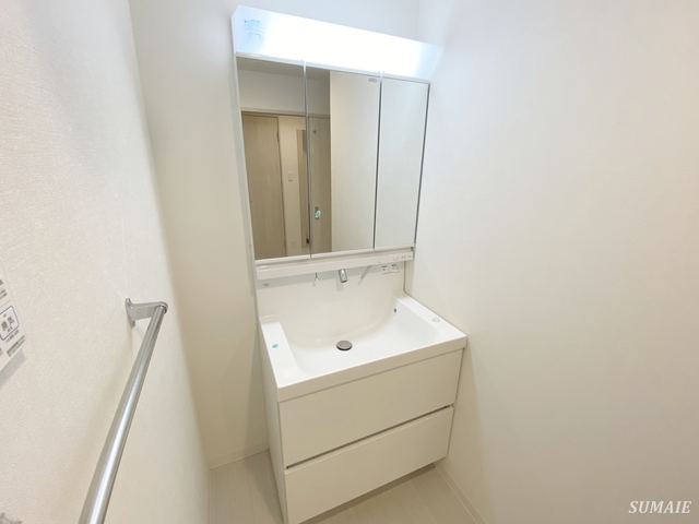 洗面設備　三面鏡タイプの独立洗面台☆