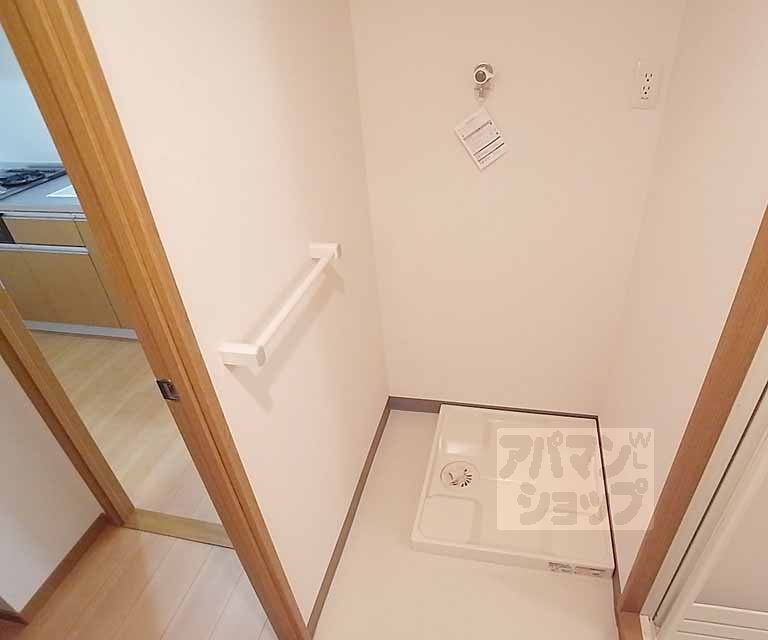 その他部屋・スペース　女性に喜ばれます、脱衣場に洗濯機設置スペースがございます。