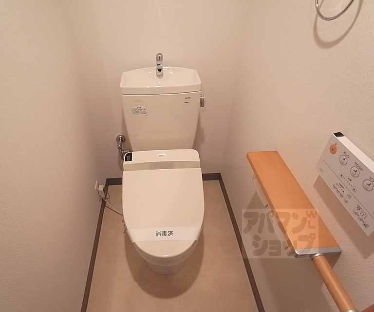 トイレ　温水洗浄便座付きのトイレ