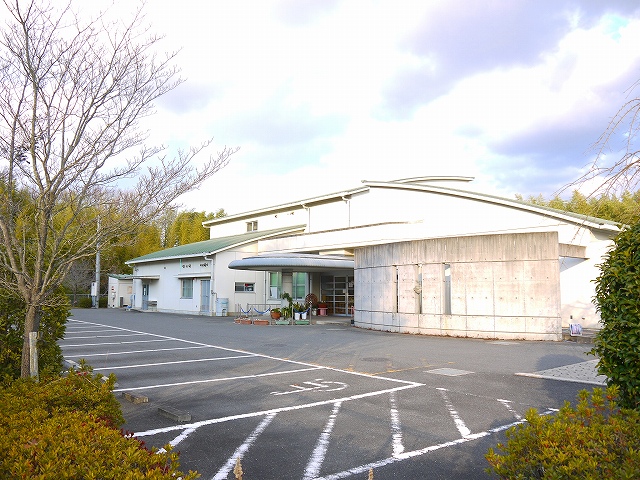 幼稚園・保育園　木津川市立木津保育園（幼稚園・保育園）まで377m