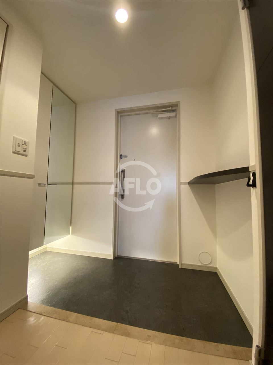 玄関　ロイヤルパークス桃坂　玄関