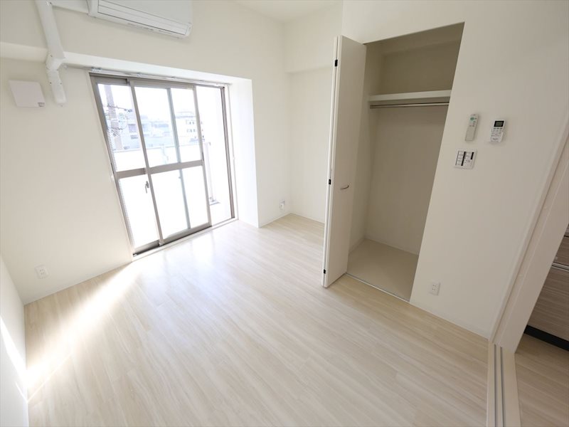 バルコニー　洋室7.3帖　ウォークインクローゼット（収納充実してます）